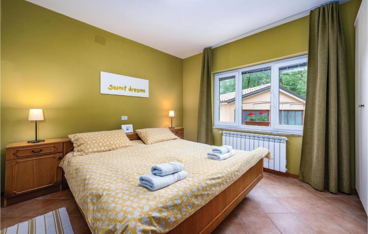 Stunning Apartment In Umag With Wifi Exterior photo
