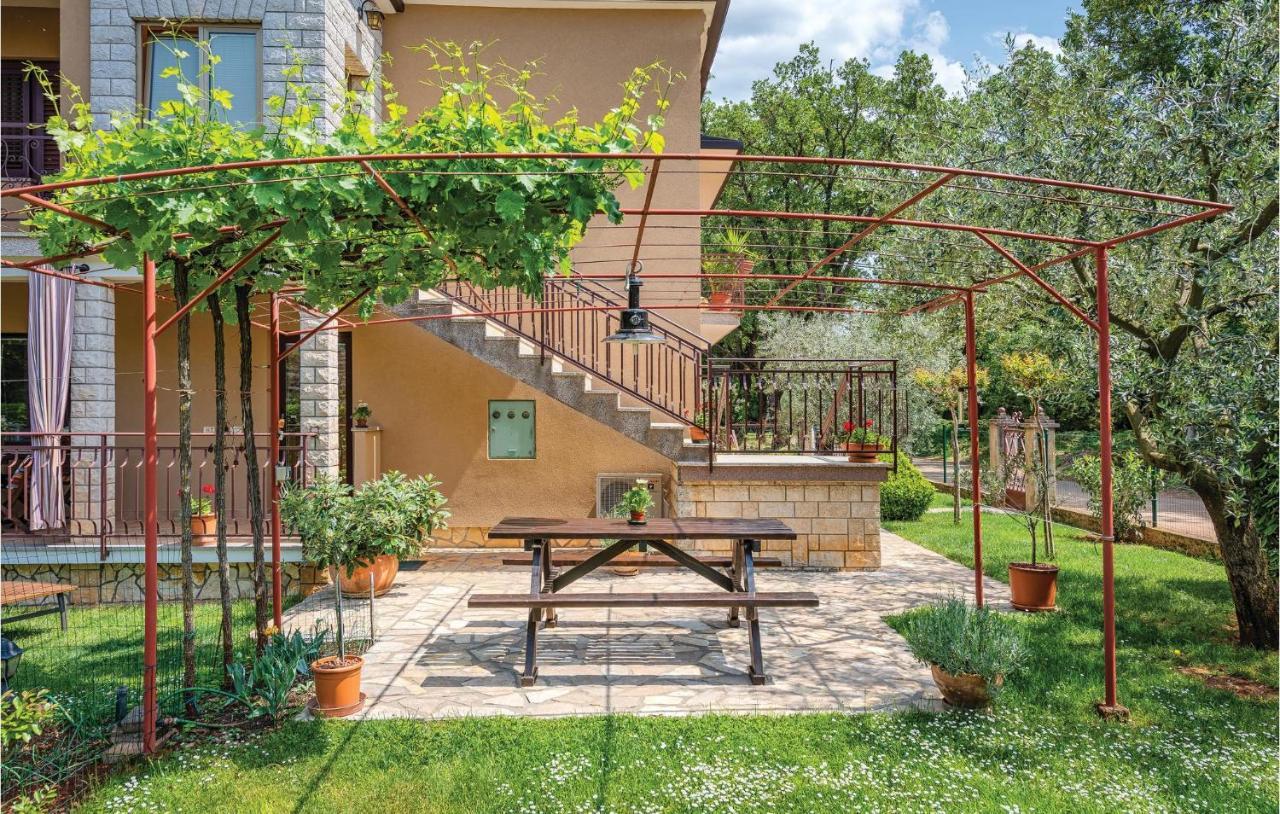 Stunning Apartment In Umag With Wifi Exterior photo