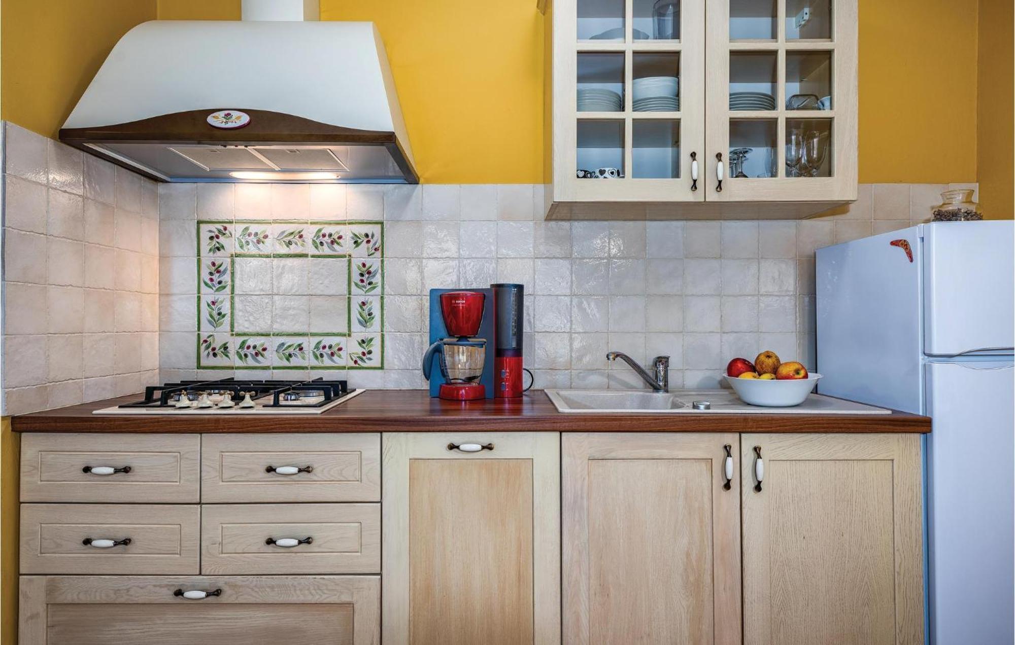 Stunning Apartment In Umag With Wifi Exterior photo